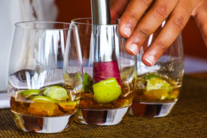 Lire la suite à propos de l’article Rotir et Melanger : Cocktails pour Accompagner Votre Gigot d’Agneau
